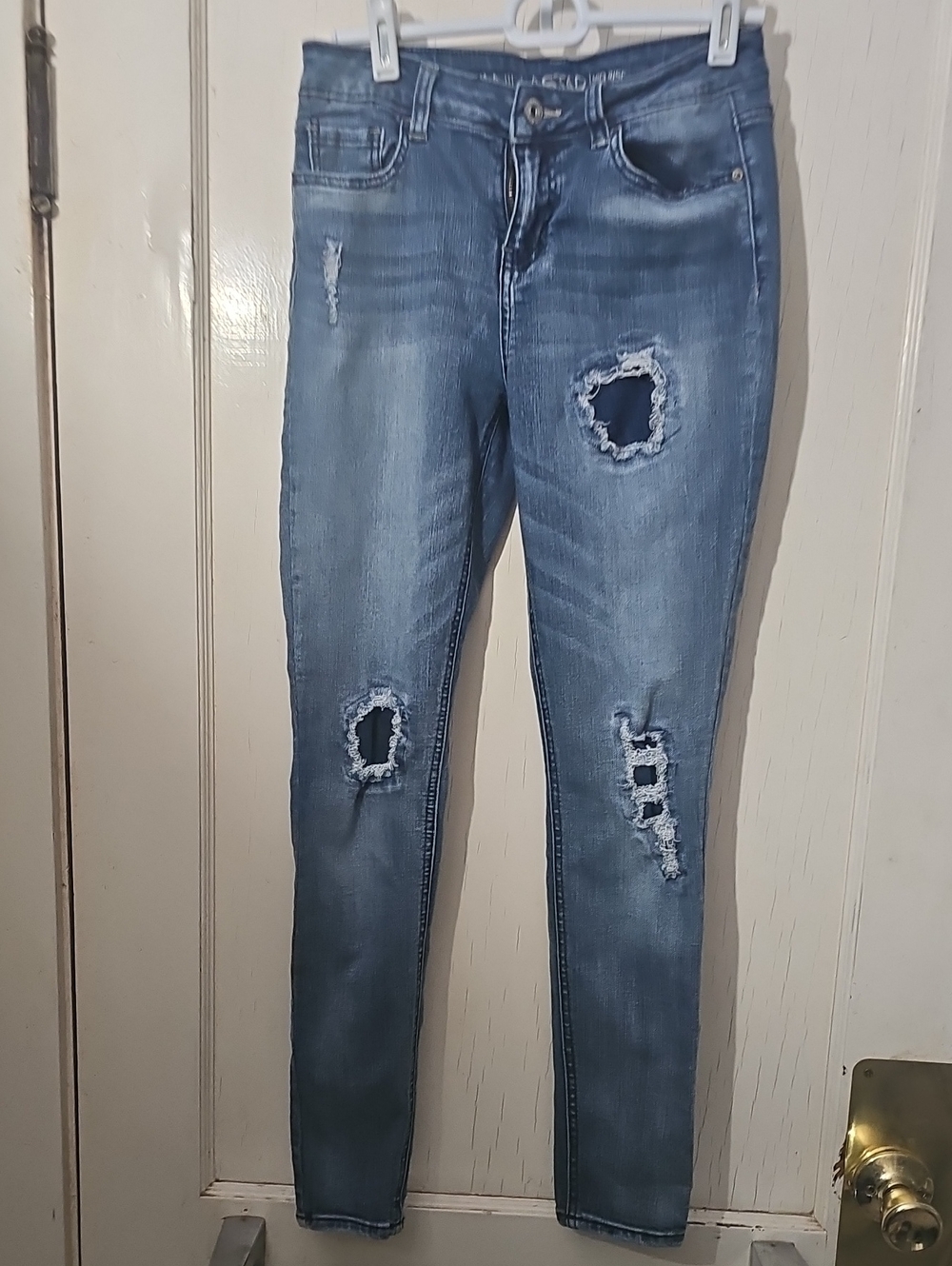 Distressed Blue Women's Mid-rise Skinny Jeans